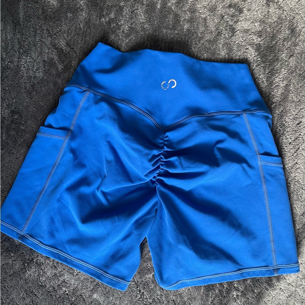 CNC Regal 5” Booty Scrunch Short with pockets